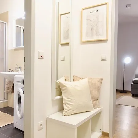 Modernes Studio-apartment Mit Privatem Stellplatz Fuer Bis Zu 4 Personen Naehe Mosel & Weinberge Und Stadtnah