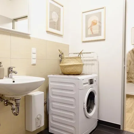 Appartement Modernes Studio-apartment Mit Privatem Stellplatz Fuer Bis Zu 4 Personen Naehe Mosel & Weinberge Und Stadtnah Koblenz (Rhineland-Palatinate)