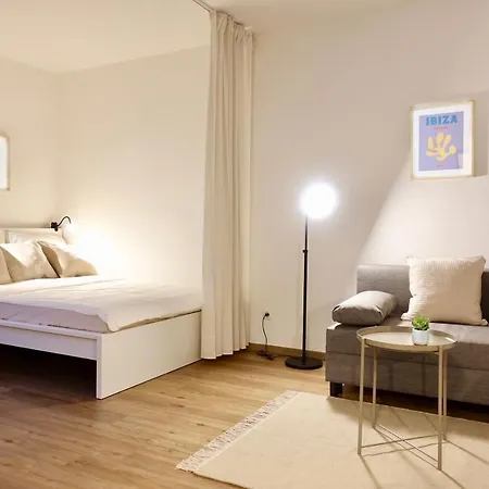 Modernes Studio-apartment Mit Privatem Stellplatz Fuer Bis Zu 4 Personen Naehe Mosel & Weinberge Und Stadtnah Appartement Koblenz (Rhineland-Palatinate)