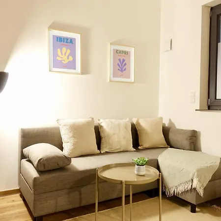 Modernes Studio-apartment Mit Privatem Stellplatz Fuer Bis Zu 4 Personen Naehe Mosel & Weinberge Und Stadtnah Koblenz (Rhineland-Palatinate)