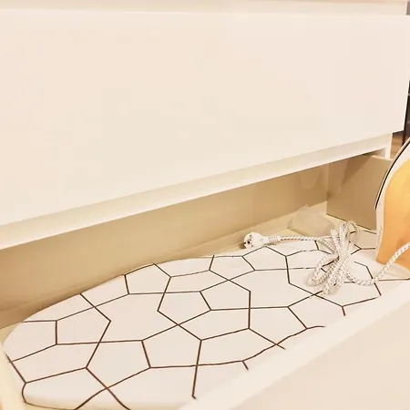 Modernes Studio-apartment Mit Privatem Stellplatz Fuer Bis Zu 4 Personen Naehe Mosel & Weinberge Und Stadtnah