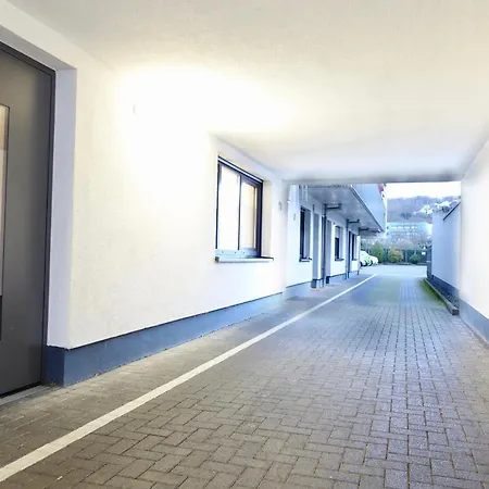Modernes Studio-apartment Mit Privatem Stellplatz Fuer Bis Zu 4 Personen Naehe Mosel & Weinberge Und Stadtnah Appartement *