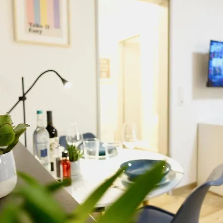 Modernes Studio-apartment Mit Privatem Stellplatz Fuer Bis Zu 4 Personen Naehe Mosel & Weinberge Und Stadtnah Apartmán *