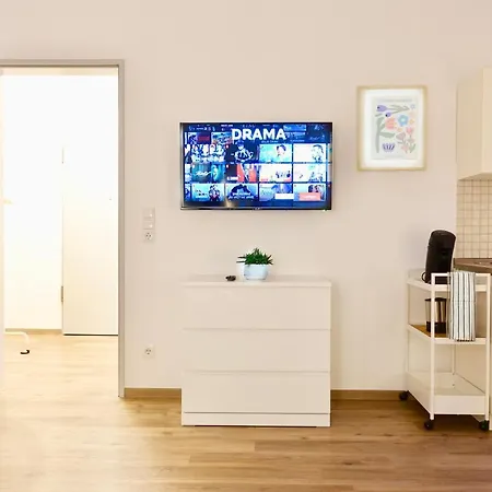 Modernes Studio-apartment Mit Privatem Stellplatz Fuer Bis Zu 4 Personen Naehe Mosel & Weinberge Und Stadtnah Koblenz (Rhineland-Palatinate)