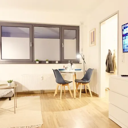Modernes Studio-apartment Mit Privatem Stellplatz Fuer Bis Zu 4 Personen Naehe Mosel & Weinberge Und Stadtnah * Koblenz (Rhineland-Palatinate)