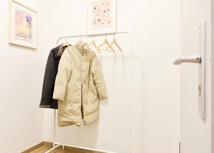 Modernes Studio-apartment Mit Privatem Stellplatz Fuer Bis Zu 4 Personen Naehe Mosel & Weinberge Und Stadtnah Apartamento Coblença