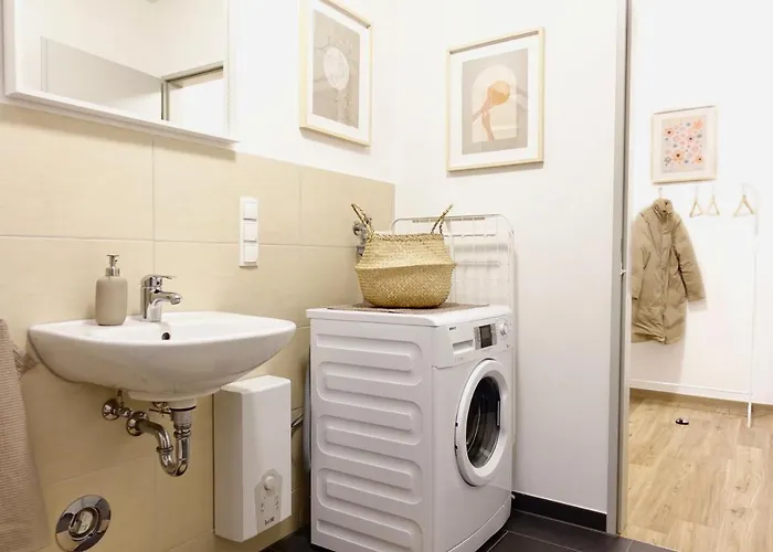 Apartamento Modernes Studio-apartment Mit Privatem Stellplatz Fuer Bis Zu 4 Personen Naehe Mosel & Weinberge Und Stadtnah Coblença