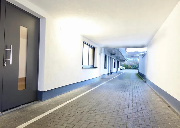 Modernes Studio-apartment Mit Privatem Stellplatz Fuer Bis Zu 4 Personen Naehe Mosel & Weinberge Und Stadtnah Apartamento *